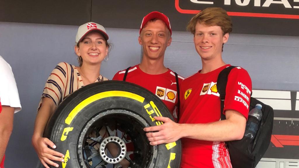 澳门足彩app intern Emily Moseley holding a racing tire.