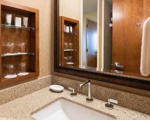 Hale Koa Hotel guest bathroom